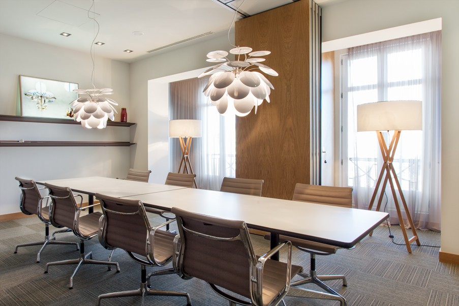 Discoco-in-a-meeting-room-2-903×602